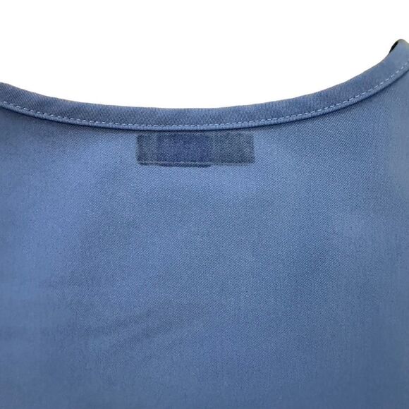 FIGS ~ Catarina One-Pocket Scrub Top™~ Ceil Blue ~ FW1000 ~ size medium - Picture 10 of 11